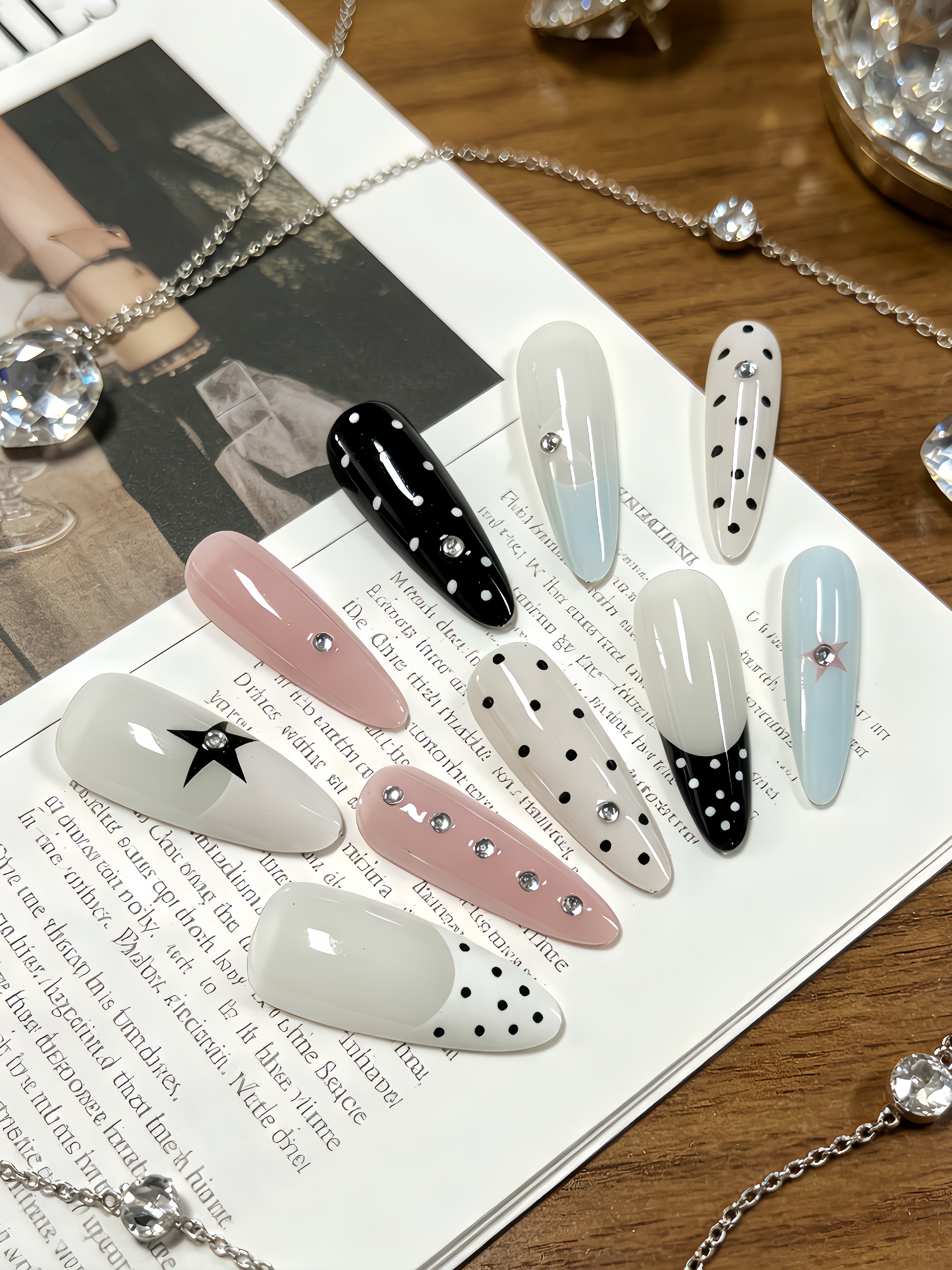 10 Medium-Length Teardrop-Shap - مراجعة Korean Arts And Lifestyle وسعره